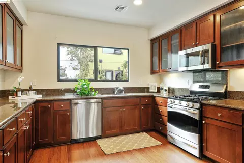 Kitchen - 105 Zephyr, Oakland, CA 94607 photo 2 of 3