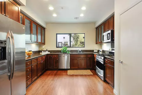 Kitchen - 105 Zephyr, Oakland, CA 94607 photo 3 of 3