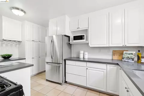 Kitchen - 2271 Cedar #1, Berkeley, CA 94709 photo 3 of 3