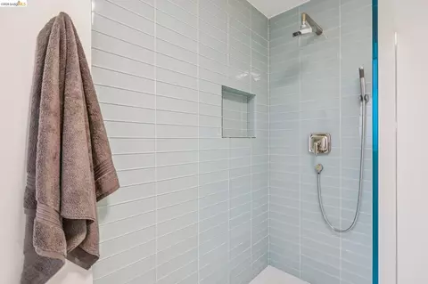 Bath - 36 Kensington Ct, Kensington, CA 94707 photo 6 of 8