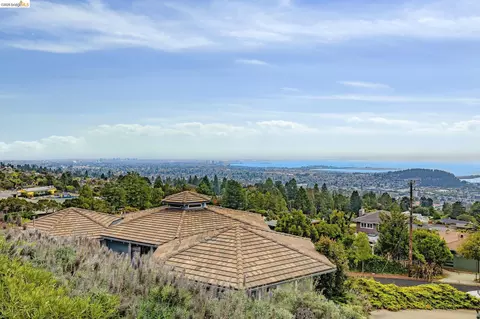 View/Area - 36 Kensington Ct, Kensington, CA 94707 photo 7 of 10