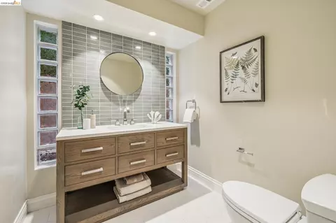 Bath - 36 Kensington Ct, Kensington, CA 94707 photo 7 of 8
