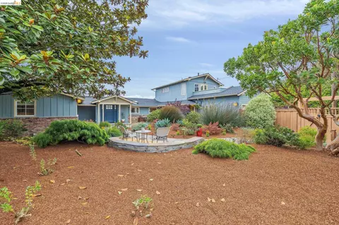Exterior - 36 Kensington Ct, Kensington, CA 94707 photo 5 of 13