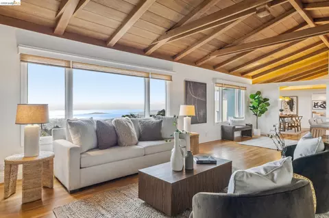 Living - 36 Kensington Ct, Kensington, CA 94707 photo 4 of 5