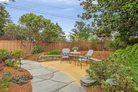 Exterior - 36 Kensington Ct, Kensington, CA 94707 photo 6 of 13