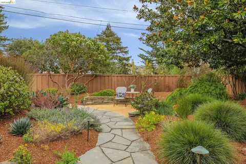 Exterior - 36 Kensington Ct, Kensington, CA 94707 photo 7 of 13