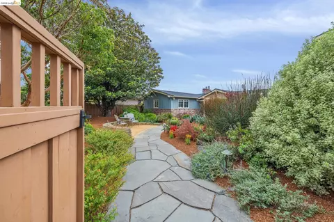 Exterior - 36 Kensington Ct, Kensington, CA 94707 photo 4 of 13