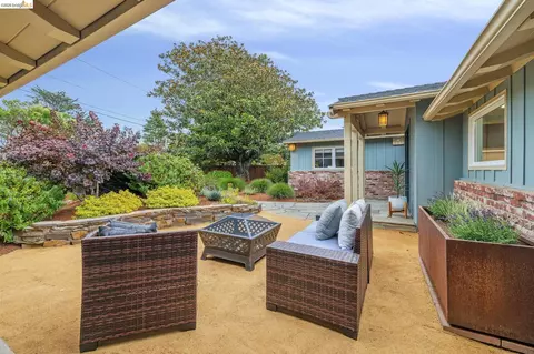 Exterior - 36 Kensington Ct, Kensington, CA 94707 photo 11 of 13
