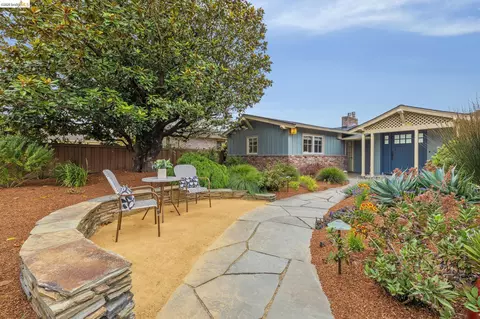 Exterior - 36 Kensington Ct, Kensington, CA 94707 photo 8 of 13