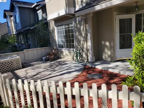 Exterior - 7432 Oxford Cir, Dublin, CA 94568 photo 4 of 8