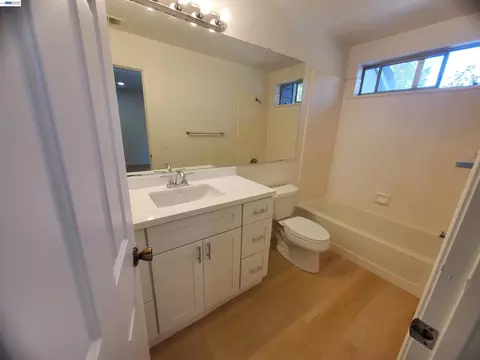 Bath - 7432 Oxford Cir, Dublin, CA 94568 photo 4 of 4
