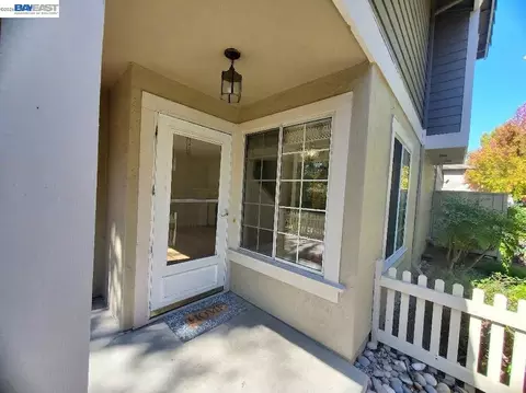 Exterior - 7432 Oxford Cir, Dublin, CA 94568 photo 6 of 8