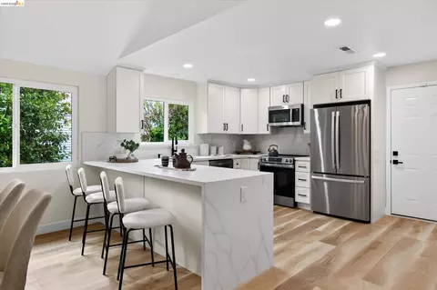7924 Greenly Dr, Oakland, CA 94605