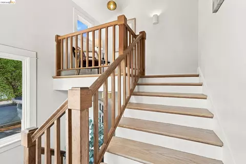 Entry Way - 2312 Browning St, Berkeley, CA 94702 photo 2 of 3