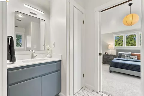 Bath - 2312 Browning St, Berkeley, CA 94702 photo 5 of 5