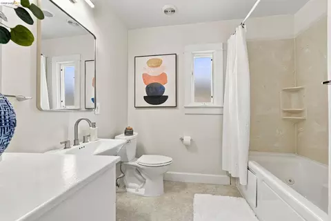 Bath - 2312 Browning St, Berkeley, CA 94702 photo 1 of 5