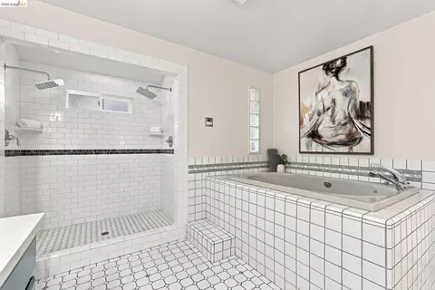 Bath - 2312 Browning St, Berkeley, CA 94702 photo 4 of 5