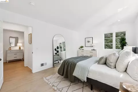Bedroom - 1200 Westview Dr, Berkeley, CA 94705 photo 5 of 13
