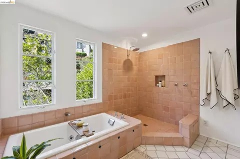 Bath - 1200 Westview Dr, Berkeley, CA 94705 photo 3 of 5