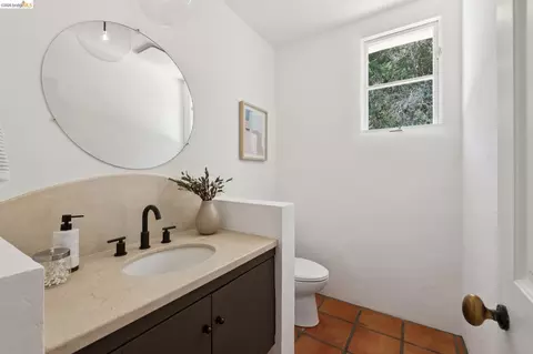 Bath - 1200 Westview Dr, Berkeley, CA 94705 photo 1 of 5