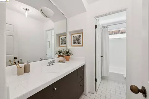 Bath - 1200 Westview Dr, Berkeley, CA 94705 photo 4 of 5