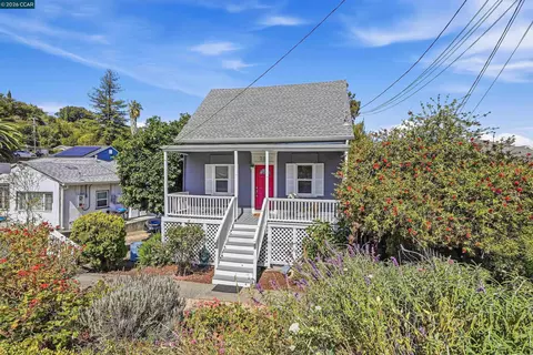 Exterior - 322 Coghlan St, Vallejo, CA 94590 photo 2 of 13