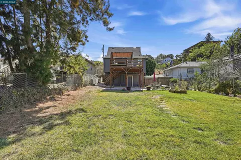 Exterior - 322 Coghlan St, Vallejo, CA 94590 photo 12 of 13