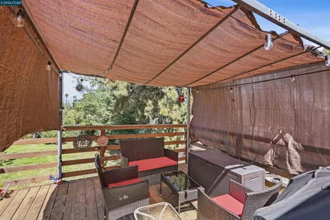 Exterior - 322 Coghlan St, Vallejo, CA 94590 photo 8 of 13