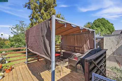 Exterior - 322 Coghlan St, Vallejo, CA 94590 photo 7 of 13