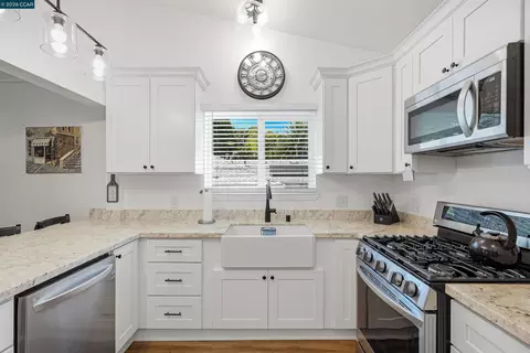 Kitchen - 322 Coghlan St, Vallejo, CA 94590 photo 2 of 5