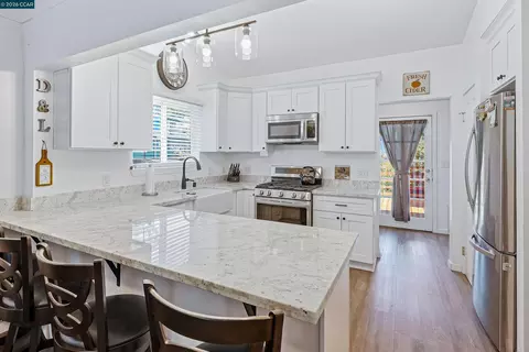 Kitchen - 322 Coghlan St, Vallejo, CA 94590 photo 1 of 5