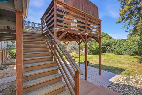 Exterior - 322 Coghlan St, Vallejo, CA 94590 photo 10 of 13