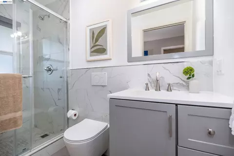 Bath - 38475 Jacaranda Dr, Newark, CA 94560 photo 1 of 3