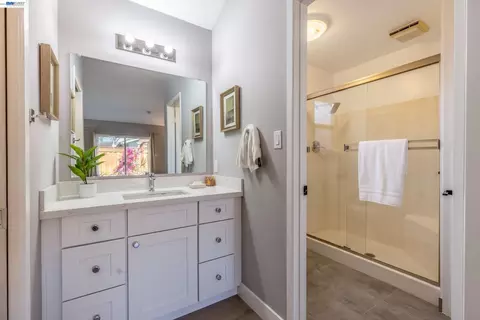 Bath - 38475 Jacaranda Dr, Newark, CA 94560 photo 3 of 3