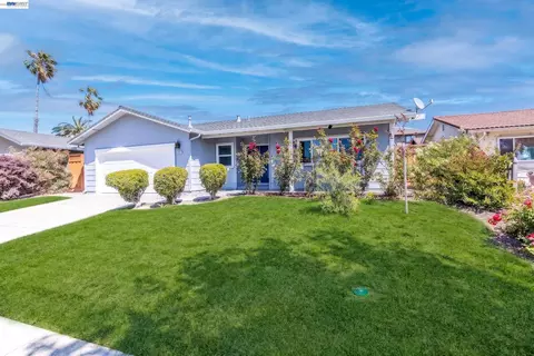 Exterior - 38475 Jacaranda Dr, Newark, CA 94560 photo 2 of 11