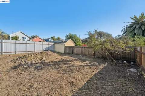 Exterior - 1717 9th St, Oakland, CA 94607 photo 9 of 10