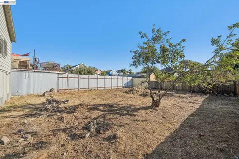 Exterior - 1717 9th St, Oakland, CA 94607 photo 7 of 10