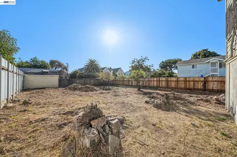 Exterior - 1717 9th St, Oakland, CA 94607 photo 2 of 10