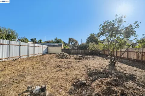 Exterior - 1717 9th St, Oakland, CA 94607 photo 3 of 10
