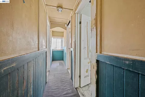 Entry Way - 1717 9th St, Oakland, CA 94607 photo 1 of 4
