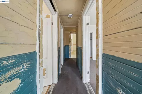 Entry Way - 1717 9th St, Oakland, CA 94607 photo 2 of 4