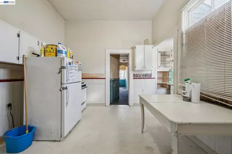 Kitchen - 1717 9th St, Oakland, CA 94607 photo 1 of 2