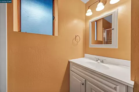 Bath - 557 Summit Dr, Pinole, CA 94564 photo 4 of 4