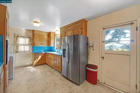 Kitchen - 557 Summit Dr, Pinole, CA 94564 photo 1 of 5