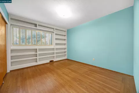 Bedroom - 557 Summit Dr, Pinole, CA 94564 photo 3 of 6