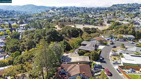 View/Area - 557 Summit Dr, Pinole, CA 94564 photo 2 of 6