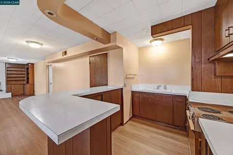 Kitchen - 557 Summit Dr, Pinole, CA 94564 photo 4 of 5