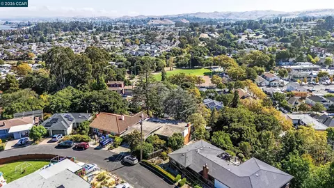 View/Area - 557 Summit Dr, Pinole, CA 94564 photo 4 of 6