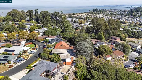 View/Area - 557 Summit Dr, Pinole, CA 94564 photo 5 of 6