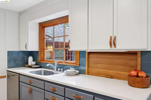Kitchen - 18 Arlington Ct, Kensington, CA 94707 photo 3 of 6